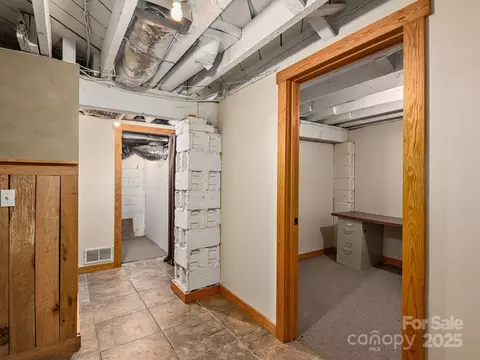 Entry Way - 915 Tunnel Rd, Asheville, NC 28805 photo 1 of 1