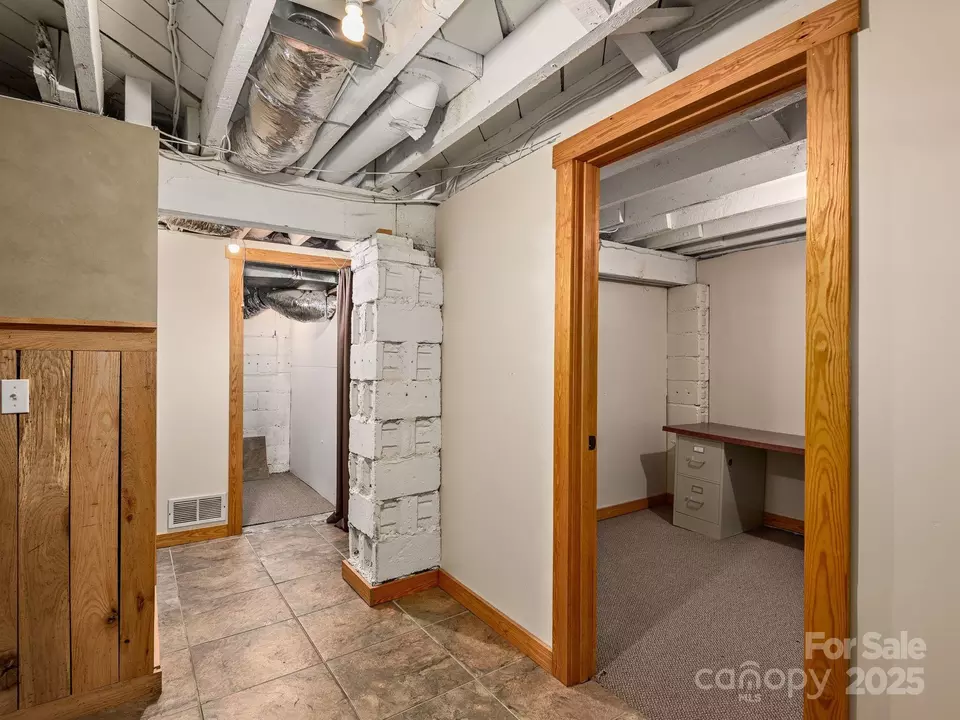 Entry Way - 915 Tunnel Rd, Asheville, NC 28805 photo 1 of 1