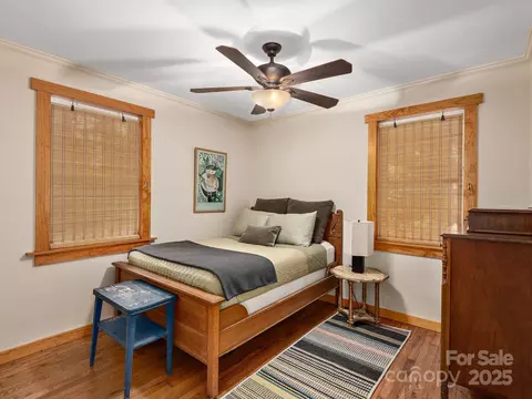 Bedroom - 915 Tunnel Rd, Asheville, NC 28805 photo 1 of 2