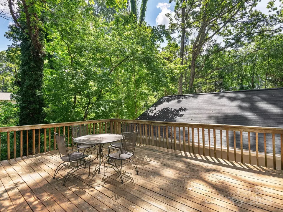 Exterior - 915 Tunnel Rd, Asheville, NC 28805 photo 1 of 3