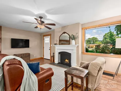Living - 915 Tunnel Rd, Asheville, NC 28805 photo 1 of 2