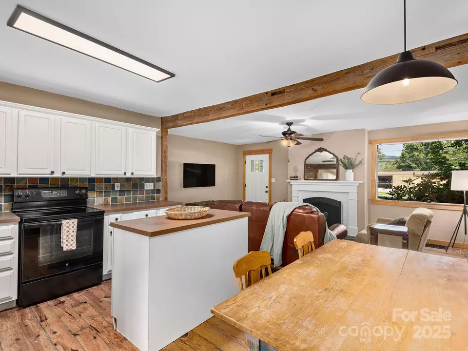 Kitchen - 915 Tunnel Rd, Asheville, NC 28805 photo 2 of 4