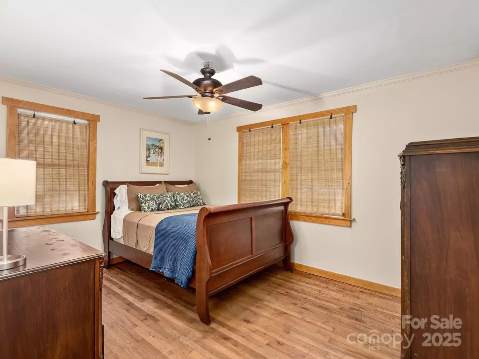 Bedroom - 915 Tunnel Rd, Asheville, NC 28805 photo 2 of 2