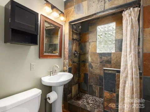 Bath - 915 Tunnel Rd, Asheville, NC 28805 photo 1 of 1