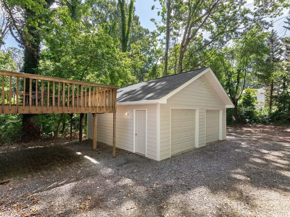 Exterior - 915 Tunnel Rd, Asheville, NC 28805 photo 2 of 3