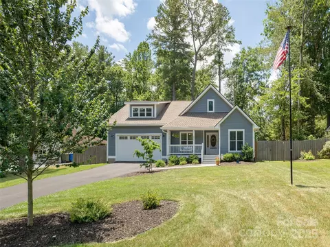 727 Shadywood Ln, Hendersonville, NC 28792