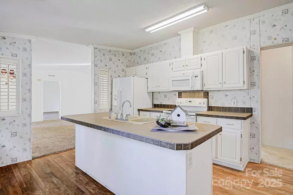 Kitchen - 425 Knotty Pine Cir, Salisbury, NC 28146 photo 6 of 6