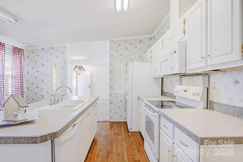 Kitchen - 425 Knotty Pine Cir, Salisbury, NC 28146 photo 2 of 6