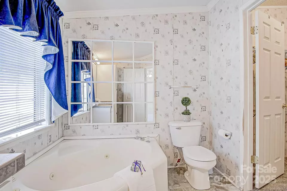 Bath - 425 Knotty Pine Cir, Salisbury, NC 28146 photo 5 of 7