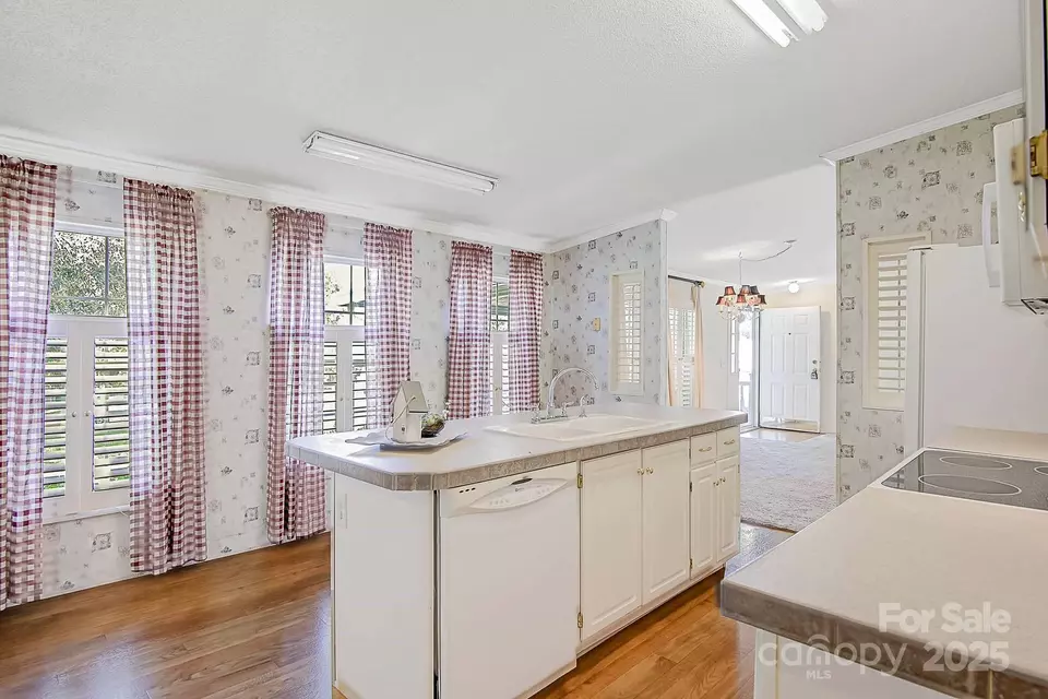 Kitchen - 425 Knotty Pine Cir, Salisbury, NC 28146 photo 3 of 6