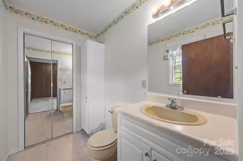 Bath - 18 Progress Ln, Candler, NC 28715 photo 2 of 3