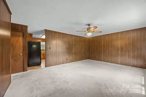 Living - 18 Progress Ln, Candler, NC 28715 photo 3 of 6