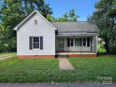 125 S Davie St, Mocksville, NC 27028
