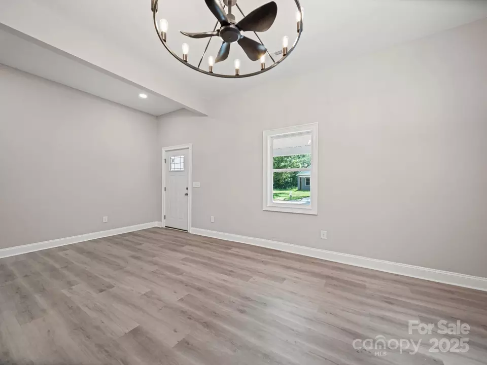 Living - 926 4th St, Statesville, NC 28677 photo 3 of 5