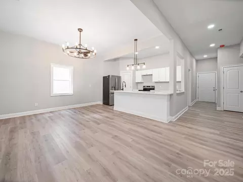 Living - 926 4th St, Statesville, NC 28677 photo 1 of 5