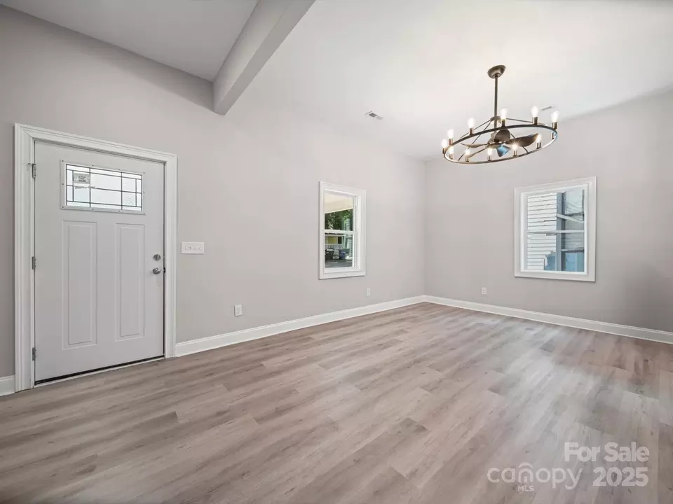 Living - 926 4th St, Statesville, NC 28677 photo 4 of 5