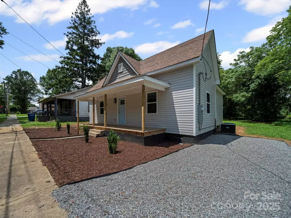Exterior - 926 4th St, Statesville, NC 28677 photo 2 of 7