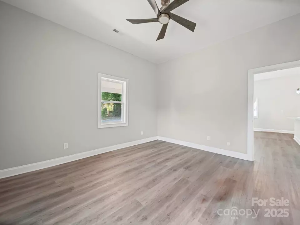 Living - 926 4th St, Statesville, NC 28677 photo 5 of 5