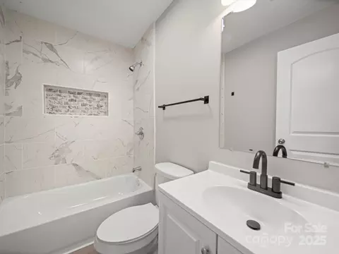 Bath - 926 4th St, Statesville, NC 28677 photo 1 of 2
