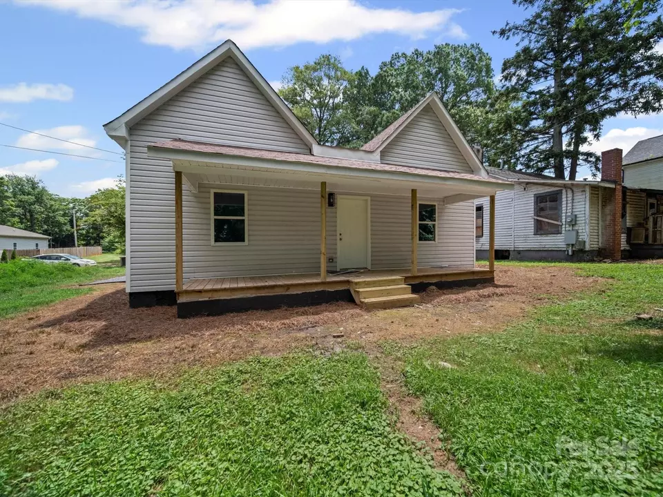 Exterior - 926 4th St, Statesville, NC 28677 photo 4 of 7