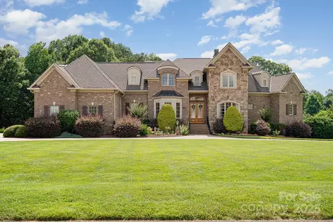 1270 Teeter Farms Dr, Mooresville, NC 28115