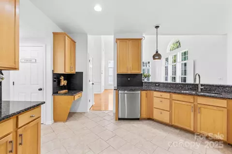 Kitchen - 20219 Tailwind Ln, Cornelius, NC 28031 photo 2 of 3