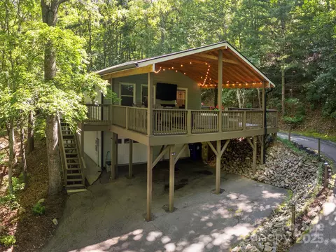 27 Walker Cove Rd, Black Mountain, NC 28711