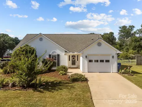 903 Woodhill Dr, Fletcher, NC 28732