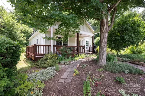 32 Water St, Asheville, NC 28801