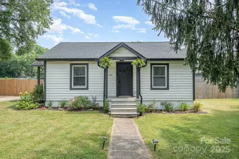 700 Perkins St, Lowell, NC 28098