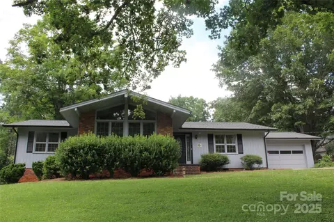 304 N Terrace Pl, Morganton, NC 28655