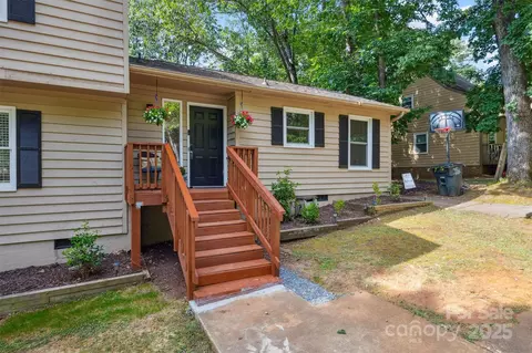 9111 Windjammer Dr, Tega Cay, SC 29708 photo 2