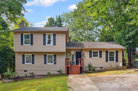 9111 Windjammer Dr, Tega Cay, SC 29708