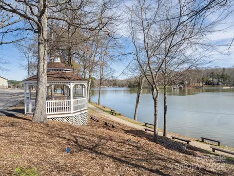 9111 Windjammer Dr, Tega Cay, SC 29708 photo 27