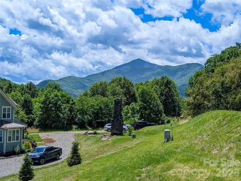 338 Majestic Mountain Dr, Burnsville, NC 28714