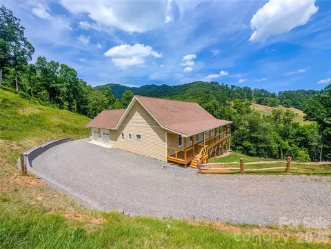 338 Majestic Mountain Dr, Burnsville, NC 28714