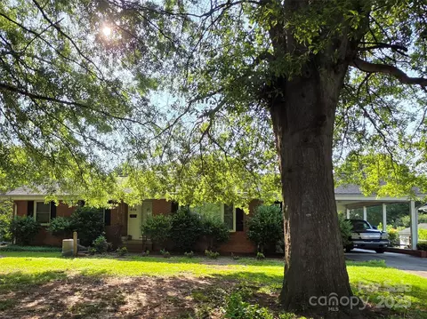 606 Dartmouth Dr, Gastonia, NC 28054