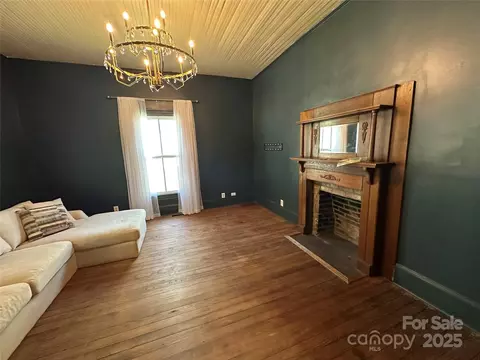 Living - 115 E Steele St, Salisbury, NC 28144 photo 1 of 2