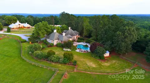 650 Golf Course Rd, Columbus, NC 28722