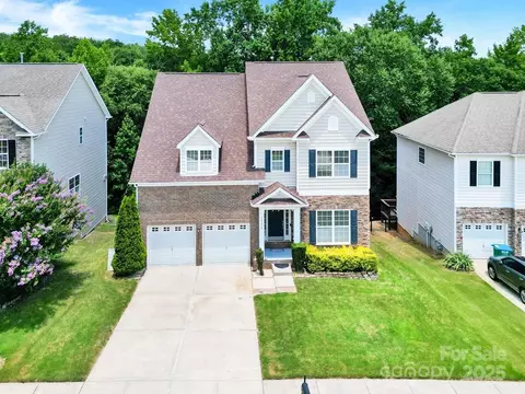 14034 Green Birch Dr, Pineville, NC 28134