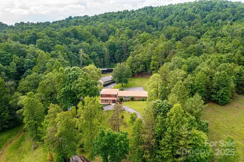 221 Roberts Ln, Lenoir, NC 28645