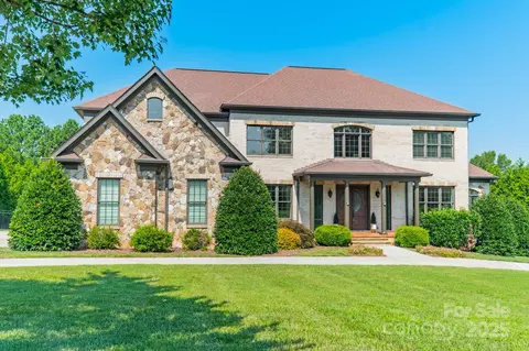 802 Capington Ln, Waxhaw, NC 28173