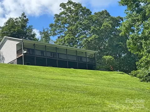 1586 Arbuckle Rd, Burnsville, NC 28714