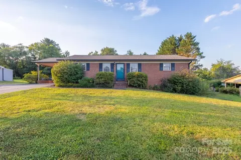 101 Hillsdale Ln, Taylorsville, NC 28681