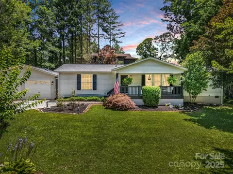 1040 Mountain View St, Hendersonville, NC 28739