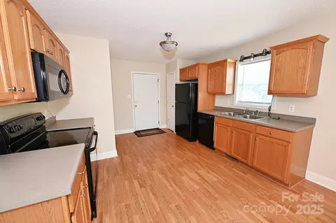 202 Pine Meadows St, Hickory, NC 28601 photo 10