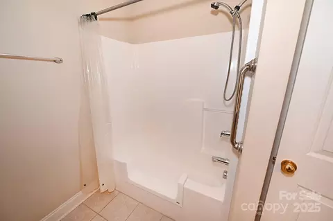 202 Pine Meadows St, Hickory, NC 28601 photo 23