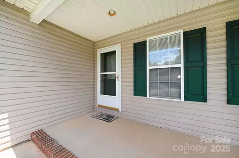 202 Pine Meadows St, Hickory, NC 28601 photo 3
