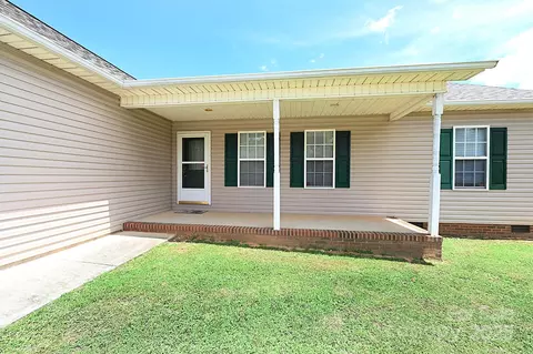 202 Pine Meadows St, Hickory, NC 28601 photo 2