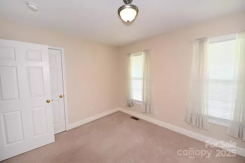 202 Pine Meadows St, Hickory, NC 28601 photo 27
